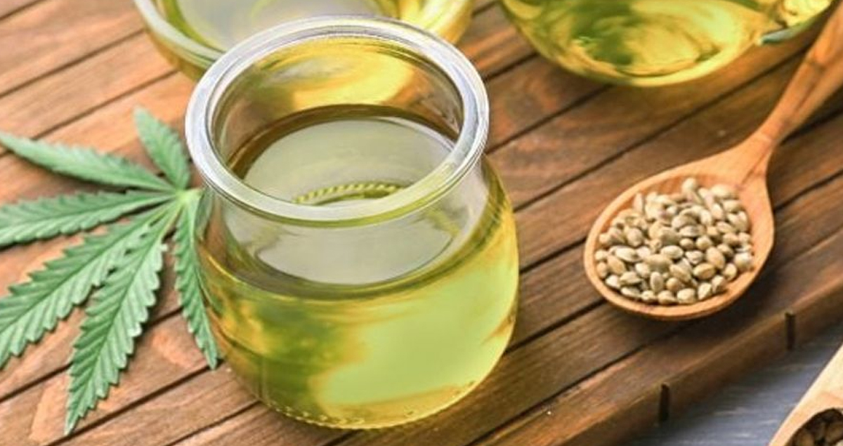 Pul Pul Dökülen Ciltler İçin Kendir Tohumu Yağı Kullanabilirsiniz! 1 Pul Pul Dökülen Ciltler için Kendir Tohumu Yağı